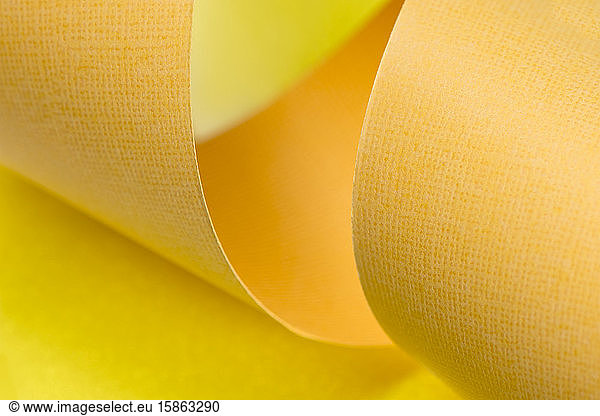 Gelbkurvenpapier-Design-Hintergrund