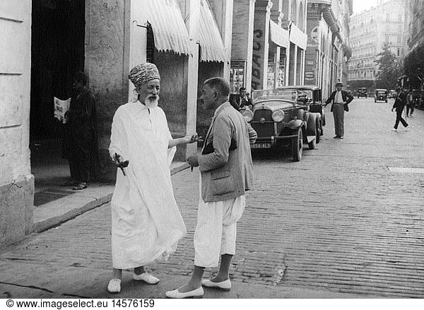 Geo. hist.  Algerien  Menschen  zwei MÃ¤nner auf der StraÃŸe im GesprÃ¤ch  Algier  Sommer 1934
