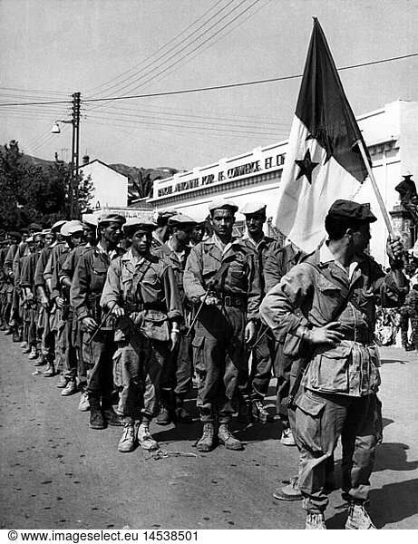 Geo. hist.  Algerien  Politik  Kabylei - Revolte  aufstÃ¤ndische Soldaten in Tizi Ouzou  1963 Geo. hist., Algerien, Politik, Kabylei - Revolte, aufstÃ¤ndische Soldaten in Tizi Ouzou, 1963,