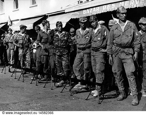 Geo. hist.  Algerien  Politik  Kabylei - Revolte  aufstÃ¤ndische Soldaten mit Maschinengewehren  1963 Geo. hist., Algerien, Politik, Kabylei - Revolte, aufstÃ¤ndische Soldaten mit Maschinengewehren, 1963,
