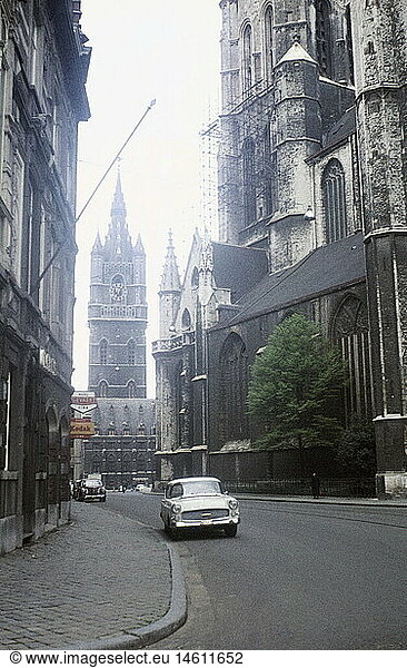 Geo. hist.  Belgien  Gent  StraÃŸen  Limburgstraat mit Belfort  Lakenhalle  Kathedrale St. Bavo  circa 1960er Jahre