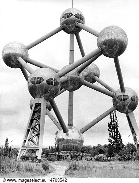 Geo. hist.  Belgien  StÃ¤dte  BrÃ¼ssel  GebÃ¤ude  Atomium  Architekt: AndrÃ¤ Waterkeyn  AuÃŸenansicht  1960er Jahre Geo. hist., Belgien, StÃ¤dte, BrÃ¼ssel, GebÃ¤ude, Atomium, Architekt: AndrÃ¤ Waterkeyn, AuÃŸenansicht, 1960er Jahre