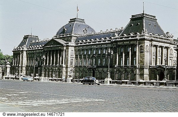 Geo. hist.  Belgien  StÃ¤dte  BrÃ¼ssel  SchlÃ¶sser / Burgen  KÃ¶niglicher Palast  erbaut 1815-1829 unter KÃ¶nig Wilhelm I.  AuÃŸenansicht  1960er Jahre