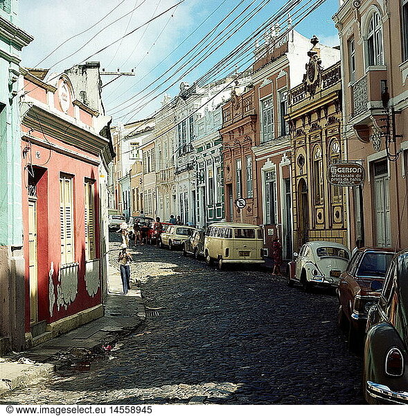 Geo. hist.  Brasilien  Salvador  Stadtansichten  Blick in StraÃŸe  1970er Jahre Geo. hist., Brasilien, Salvador, Stadtansichten, Blick in StraÃŸe, 1970er Jahre