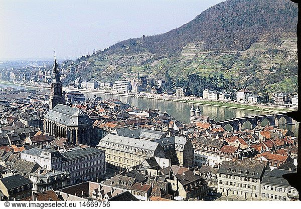 Geo. hist.  Deutschland  Baden-WÃ¼rttemberg  Heidelberg  Stadtansichten  Blick Ã¼ber die Stadt am Neckar mit Heiliggeistkirche  1959