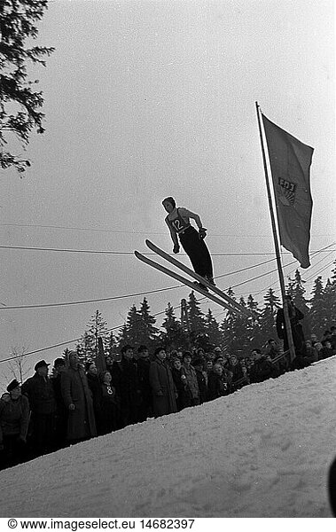 Geo. hist.  Deutschland  DDR  Organisationen  Pionierorganisation 'Ernst ThÃ¤lmann'  Junge Pioniere   Sport  Meisterschaften im Wintersport  Oberhof  ThÃ¼ringer Wald  Januar 1953  Skisprung