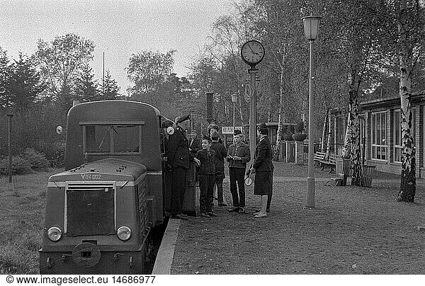 Geo. hist.  Deutschland  DDR  Organisationen  Pionierorganisation 'Ernst ThÃ¤lmann'  Pionierpark 'Ernst ThÃ¤lmann'  Pioniereisenbahn  Hauptbahnhof  1963