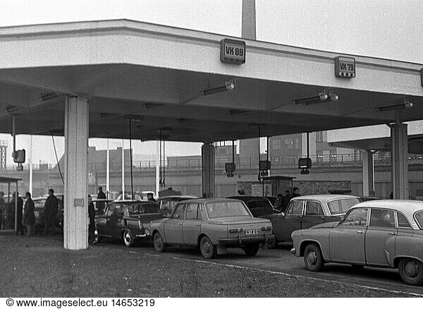 Geo. hist.  Deutschland  DDR  Verkehr  Auto  Tankstelle  Minol  Intertank  1970 Geo. hist., Deutschland, DDR, Verkehr, Auto, Tankstelle, Minol, Intertank, 1970,