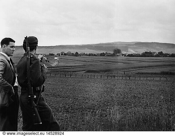 Geo. hist.  Deutschland  Grenzen  innerdeutsche Grenze  bei Heiligenstadt  Hessen  im Hintergrund Hohengandern  Sachsen  1952