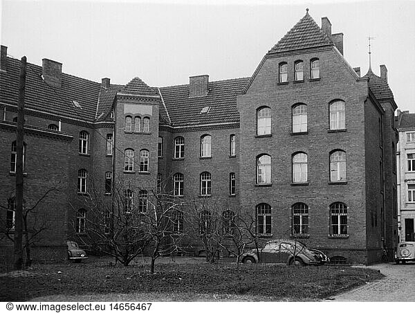 Geo. hist.  Deutschland  Nordrhein-Westfalen  StÃ¤dte  Bonn  GebÃ¤ude  Ermekeil Kaserne  Sitz der Dienststelle Blank dem spÃ¤teren Bundesministerium der Verteidigung  AuÃŸenansicht  um 1954