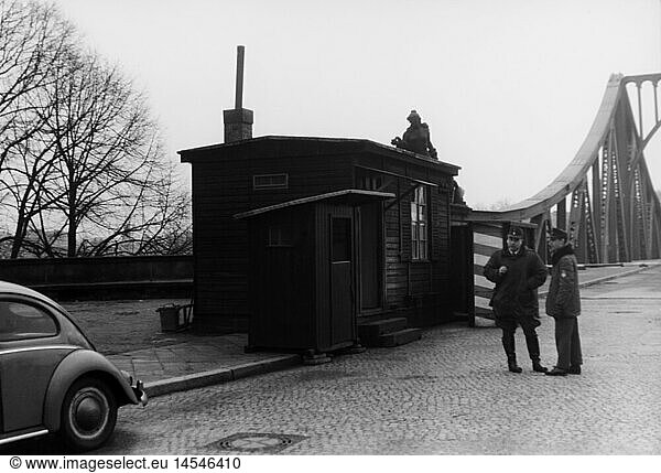 Geo. hist.  Deutschland  StÃ¤dte  Berlin  BrÃ¼cken  Glienicker BrÃ¼cke  GrenzÃ¼bergang  Ansicht  1960er Jahre