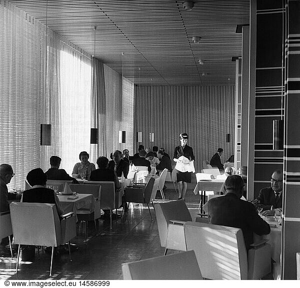 Geo. hist.  Deutschland  StÃ¤dte  Berlin  Gastronomie  Cafe und Restaurant 'Moscow'  Innenansicht  1964
