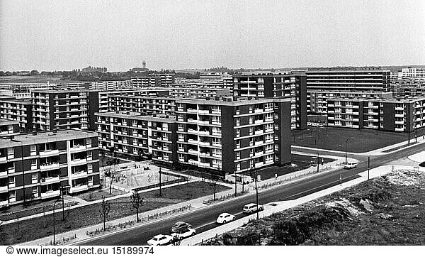 Geo hist.  Deutschland  StÃ¤dte und Gemeinden  Dortmund  GebÃ¤ude  WohnhÃ¤user im Bezirk Dortmund-Scharnhorst-Ost  AuÃŸenansicht  Ende 1960er Jahre