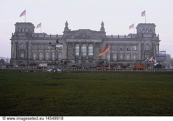 Geo. hist.  Deutschland  Wiedervereinigung  Reichstag  Tag der 'Deutschen Einheit'  vor den Feierlichkeiten  Berlin  2.10.1990