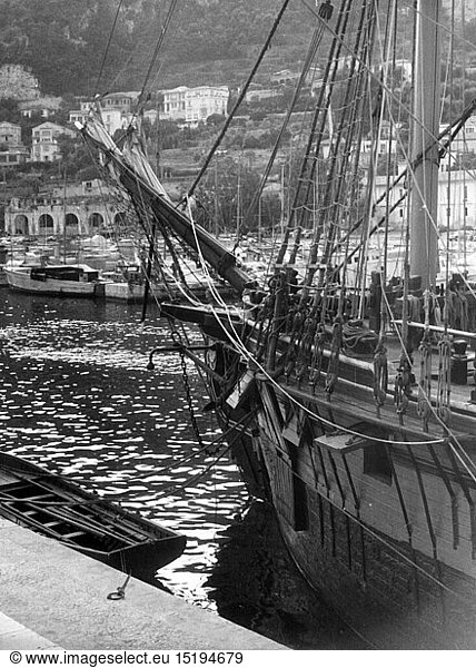 Geo hist.  Frankreich  StÃ¤dte und Gemeinden  Villefranche-sur-Mer  Hafen  Bug des Segelschiff Heriodiade aus dem 18. Jahrhundert  1961