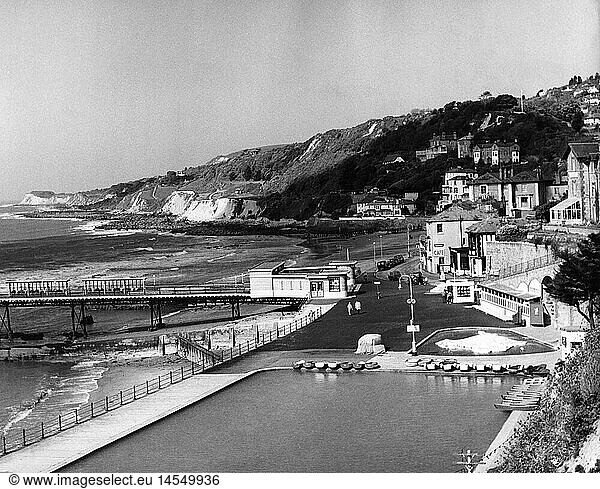 Geo. hist.  GroÃŸbritannien  England  Isle of Wight  Ventnor  Stadtansichten  Strand  Pier  SteilkÃ¼ste  1950er Jahre