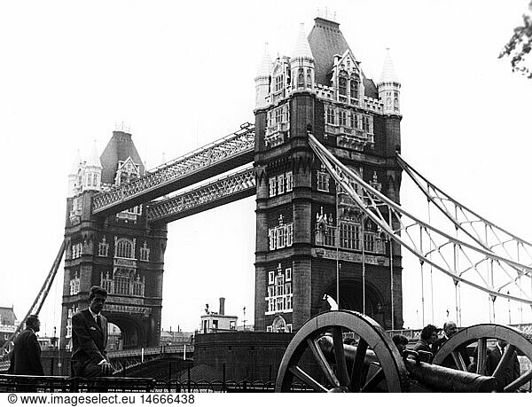 Geo. hist.  GroÃŸbritannien  StÃ¤dte  London  BrÃ¼cken  Tower Bridge  1960