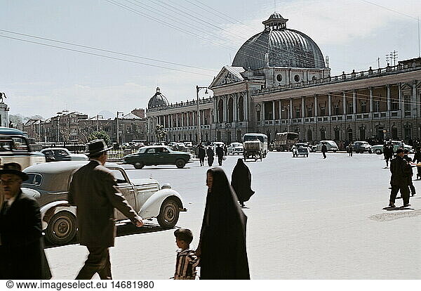 Geo. hist.  Iran  Teheran  StraÃŸenszene  Altes Telegrafenamt am Meydan-e Tupkhaneh  1955
