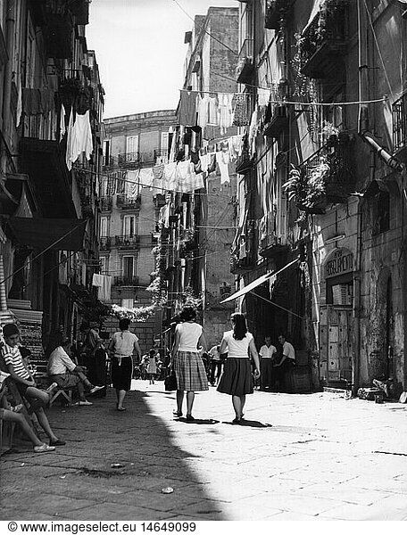 Geo. hist.  Italien  StÃ¤dte  Neapel  StraÃŸenszenen  1960er Jahre Geo. hist., Italien, StÃ¤dte, Neapel, StraÃŸenszenen, 1960er Jahre