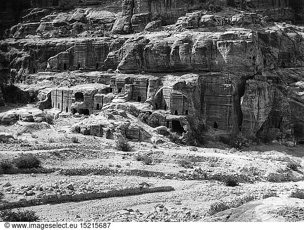 Geo. hist.  Jordanien  StÃ¤dte  Petra  NabatÃ¤er - Stadt  GrÃ¤ber  AuÃŸenansicht  1963