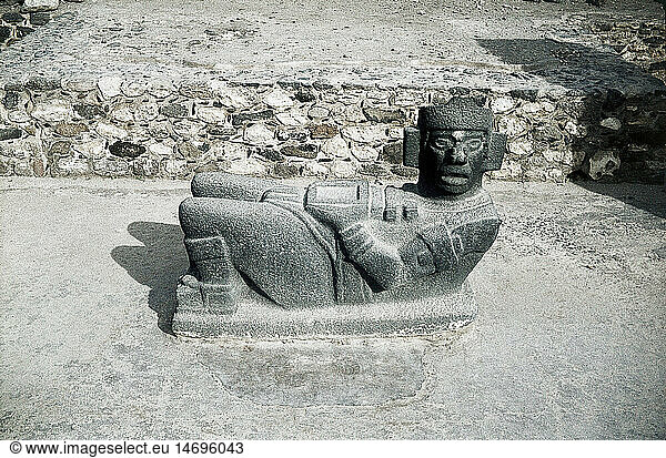 Geo. hist.  Mexiko  Tula  ehemalige Hauptstadt der Tolteken  Chac Mool Statue im Tempelbezirk  um 1970