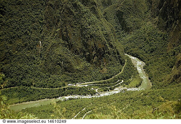 Geo. hist.  Peru  Landschaften  Urubambatal  FluÃŸ Urubamba mit Eisenbahnstrecke  1964