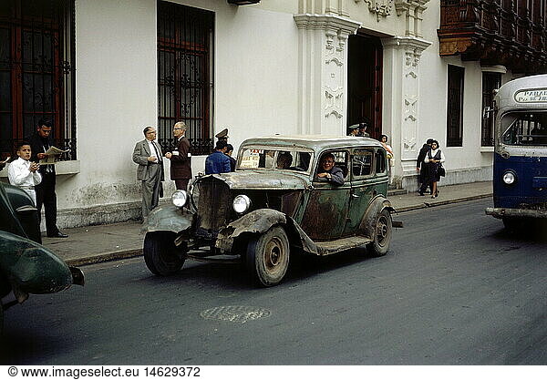 Geo. hist.  Peru  StÃ¤dte  Lima  StraÃŸenszenen  Oldtimer auf einer StraÃŸe  1964
