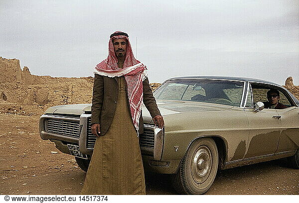 Geo. hist.  Saudi-Arabien  Menschen  Mann in traditioneller Kleidung  Chauffeur  1972