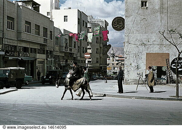 Geo. hist.  Syrien  StÃ¤dte  Damaskus  StraÃŸenszenen  Mann reitet auf Esel  1955