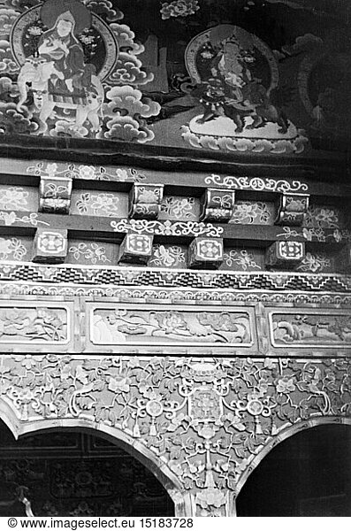 Geo. hist.  Tibet  StÃ¤dte  Lhasa  SchlÃ¶sser / Burgen  Norbhu Lingka Palast  Innenansicht  Detail: WandgemÃ¤lde und Fries  um 1950