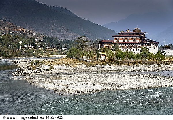 Geografie  Bhutan  Punakha  Dzong von Punakha  erbaut: 1328  FlÃ¼sse Pho und Mo