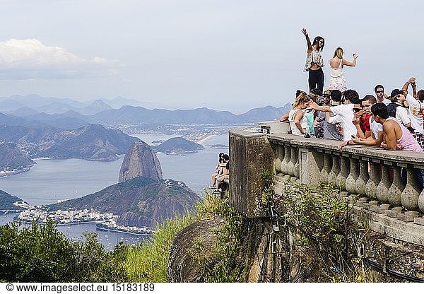 Geografie Brasilien Städte Rio de Janeiro Stadtansichten Blick von der Terrasse des Corcovado auf den Zuckerhut