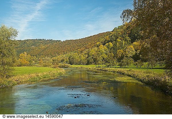 Geografie  BRD  Baden-WÃ¼rttemberg  Die Blau im Blautal  ein 14 5 km langer  linker Nebenfluss der Donau von Blaubeuren nach Ulm