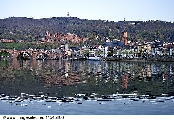 Geografie  BRD  Baden-WÃ¼rttemberg  Stadtbild mit Alte BrÃ¼cke 'Karl-Theodor-BrÃ¼cke'  Heidelberg