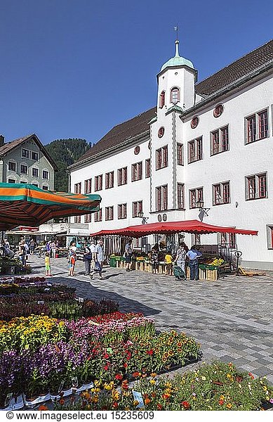 Geografie  BRD  Bayern  Immenstadt im AllgÃ¤u  Wochenmarkt auf Marktplatz in der Altstadt  Immenstadt  OberallgÃ¤u  AllgÃ¤u  Schwaben