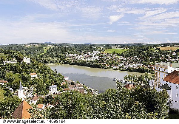 Geografie  BRD  Bayern  Passau  Veste Oberhaus  Blick von der Festung auf die Drei FlÃ¼sse MÃ¼ndung  ZusammenfluÃŸ von Ilz  Donau und Inn