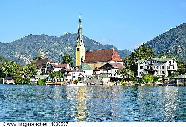 Geografie  BRD  Bayern  Rottach-Egern  Malerwinkel  Blick Ã¼ber den Tegernsee auf die Kirche St. Laurentius