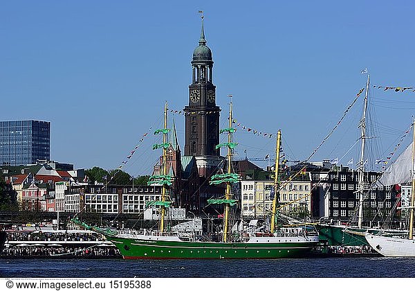 Geografie  BRD  Hamburg  Elbe  Blick Ã¼ber die Elbe zum Michel  Windjammer