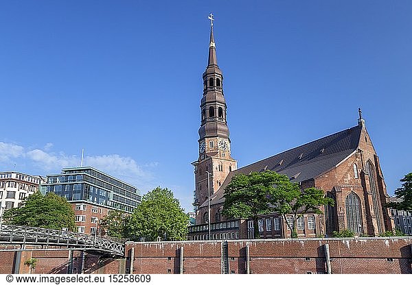 Geografie  BRD  Hamburg  Hamburg  St. Katharinenkirche am Zollkanal in der Speicherstadt  Hansestadt Hamburg  Norddeutschland