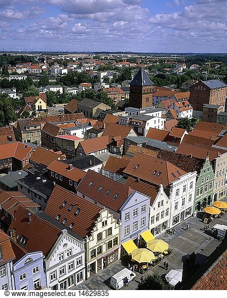 Geografie  BRD  Mecklenburg-Vorpommern  GÃ¼strow  Stadtansichten  Blick vom Kirchturm auf die Stadt