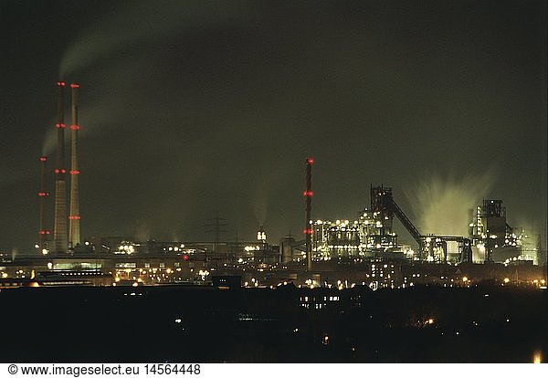Geografie  BRD  Nordrhein-Westfalen  Duisburg  Stadtansichten  Industriegebiet  Nachtaufnahme