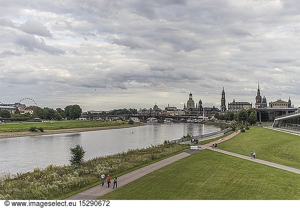 Geografie  BRD  Sachsen  Dresden  Dunkle Wolken Ã¼ber der Altstadt