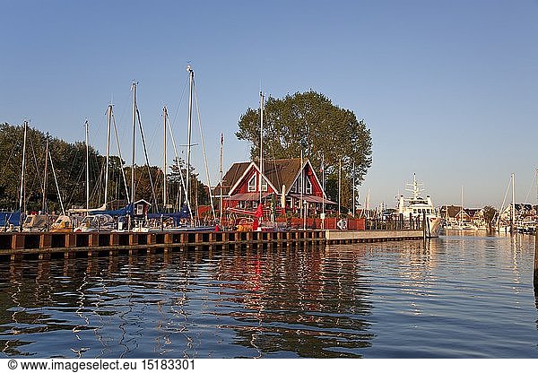 Geografie  BRD  Schleswig-Holstein  Hafen in Niendorf an der Ostsee  bei Timmendorfer Strand  Norddeutschland