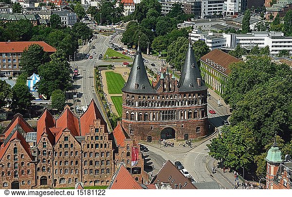 Geografie  BRD  Schleswig-Holstein  Hansestadt LÃ¼beck  Holstentor  erbaut 1464  1478  BacksteingebÃ¤ude  historisches GebÃ¤ude  Museum