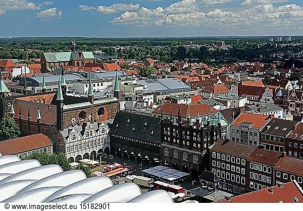 Geografie  BRD  Schleswig-Holstein  Hansestadt LÃ¼beck  Rathaus  13. Jahrhundert  NordflÃ¼gel-Renaissancevorbau von 1571  BacksteingebÃ¤ude  historisches GebÃ¤ude