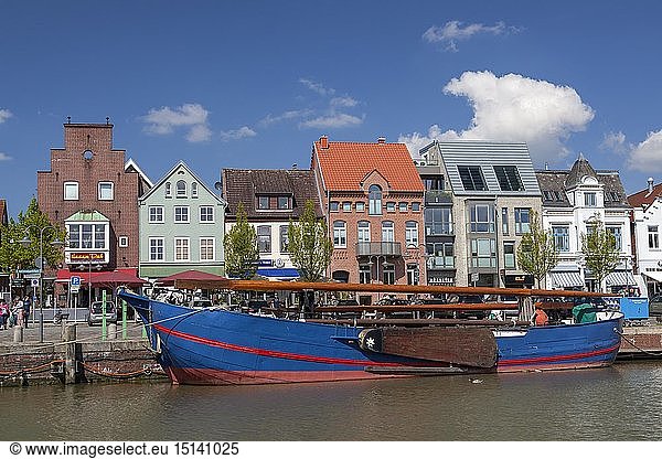 Geografie  BRD  Schleswig-Holstein  Husum  Blick Ã¼ber den Husumer Binnenhafen auf die Stadt  Husum  Schleswig-Holstein