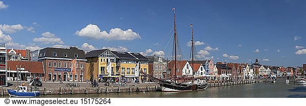 Geografie  BRD  Schleswig-Holstein  Husum  Blick Ã¼ber den Husumer Binnenhafen auf die Stadt  Husum  Schleswig-Holstein