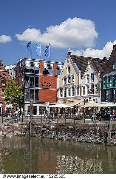 Geografie  BRD  Schleswig-Holstein  Husum  Blick Ã¼ber den Husumer Binnenhafen auf die Stadt  Husum  Schleswig-Holstein