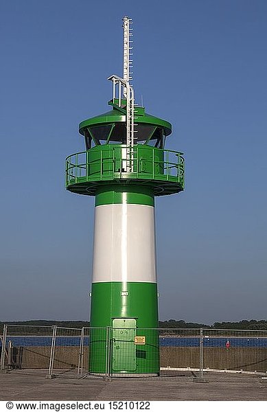 Geografie  BRD  Schleswig-Holstein  LÃ¼beck  Leuchtturm Nordmole  neue Farbe seit 2013  TravemÃ¼nde  Hansestadt LÃ¼beck  Schleswig-Holstein