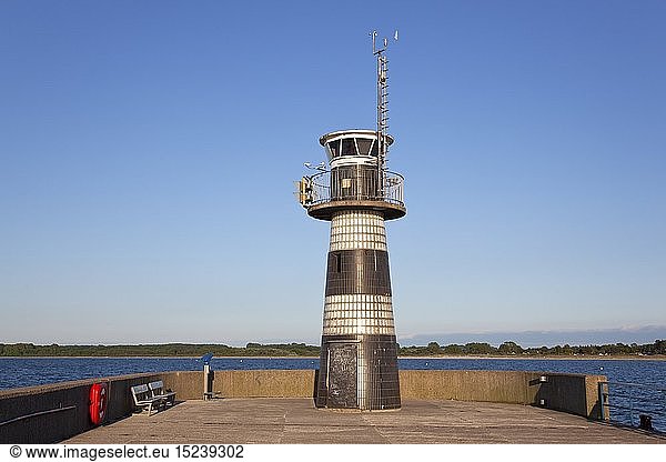 Geografie  BRD  Schleswig-Holstein  Leuchtturm auf der Nordmole in TravemÃ¼nde  bei der Hansestadt LÃ¼beck  Norddeutschland